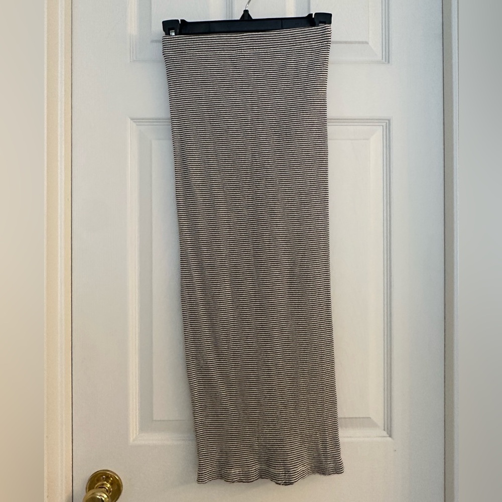 Garage Black & White Micro-Stripe Ribbed Maxi Skirt – Size XS